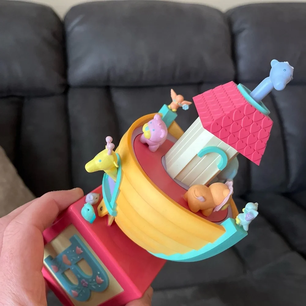 Vintage Enesco Moments Collection, musical Noah's Ark. Perfect!